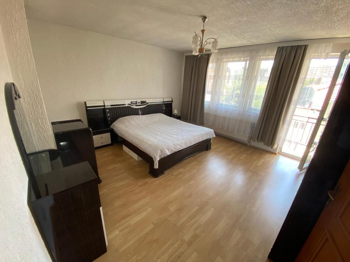 Cima Apartment พริสตีนา ภายนอก รูปภาพ